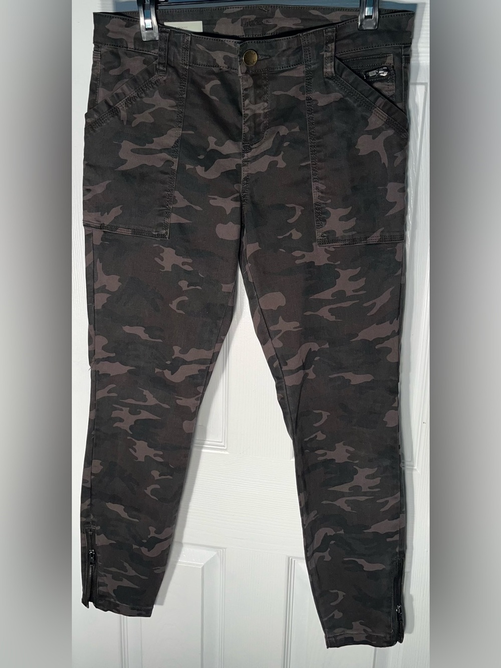 Women’s KUT Skinny Ankle Camo Camouflage Pants Bottom Zipper Cotton Blend